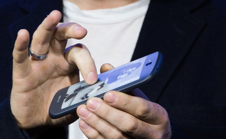 Презентация смартфона YotaPhone 2 в России