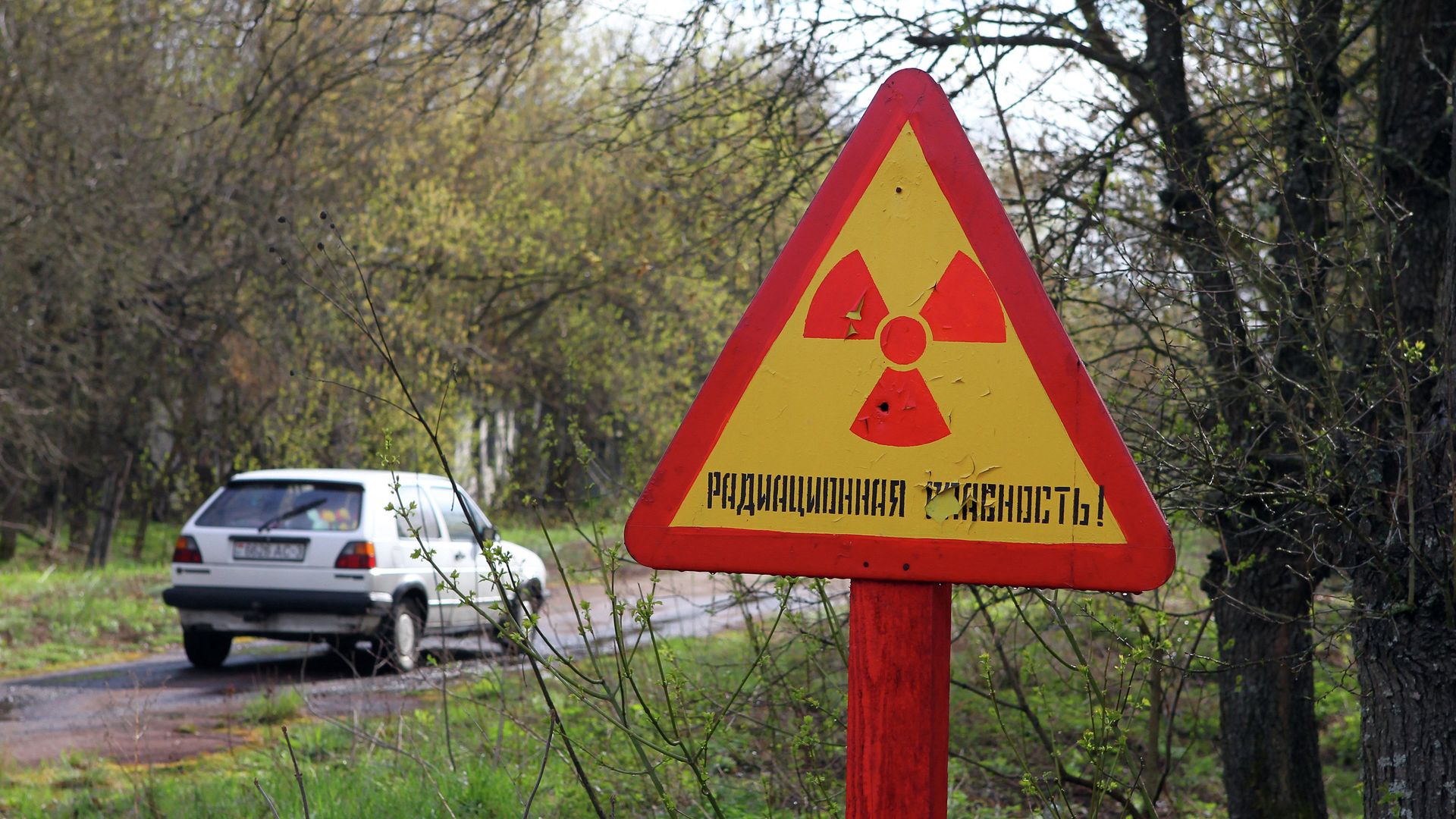 Переселенцам из деревни в зоне отчуждения Чернобыльской АЭС разрешили посетить свои дома Переселенцам из деревни в зоне отчуждения Чернобыльской АЭС разрешили посетить свои дома - РИА Новости, 1920, 19.12.2025