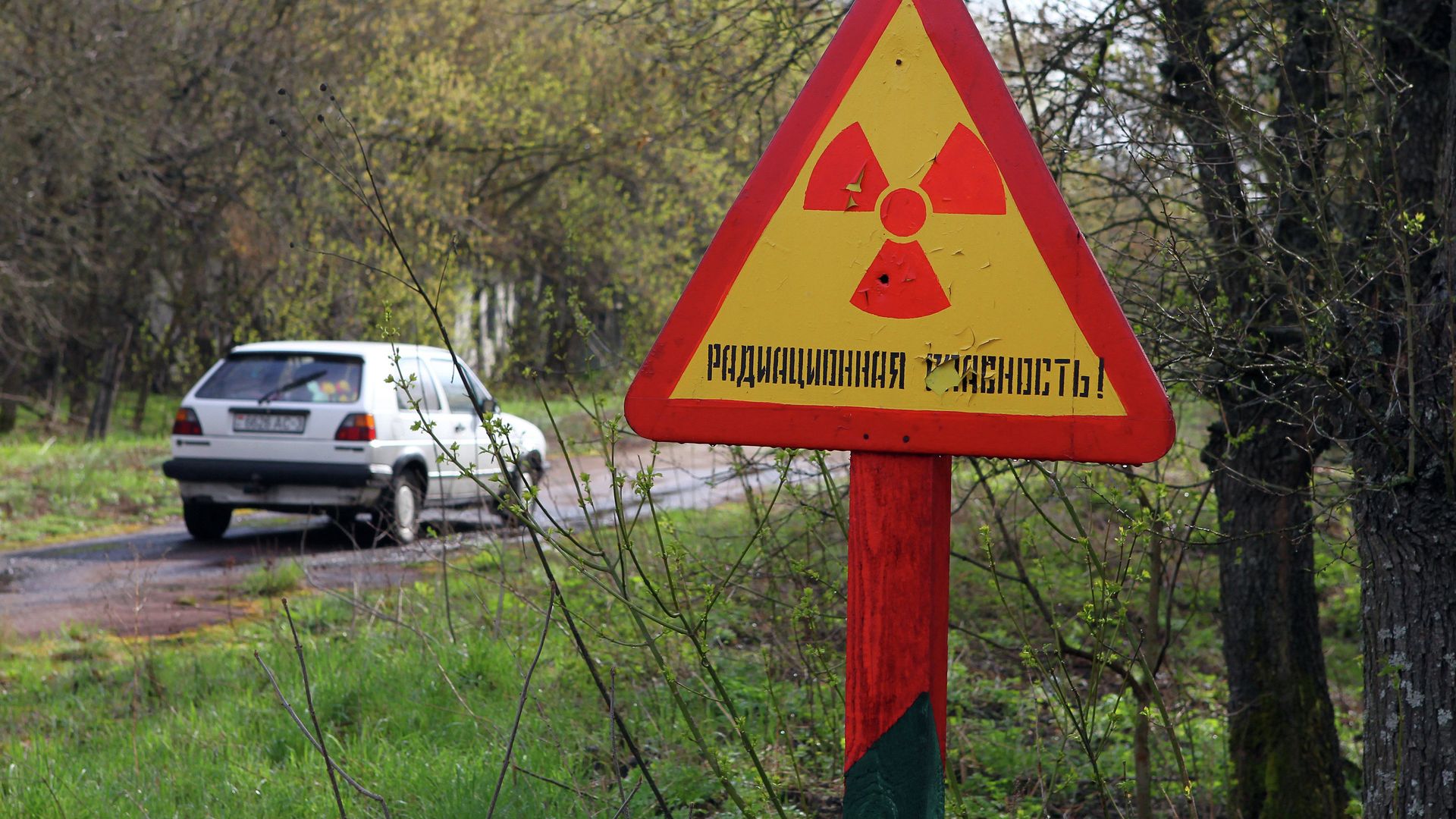 Переселенцам из деревни в зоне отчуждения Чернобыльской АЭС разрешили посетить свои дома Переселенцам из деревни в зоне отчуждения Чернобыльской АЭС разрешили посетить свои дома - РИА Новости, 1920, 19.12.2025