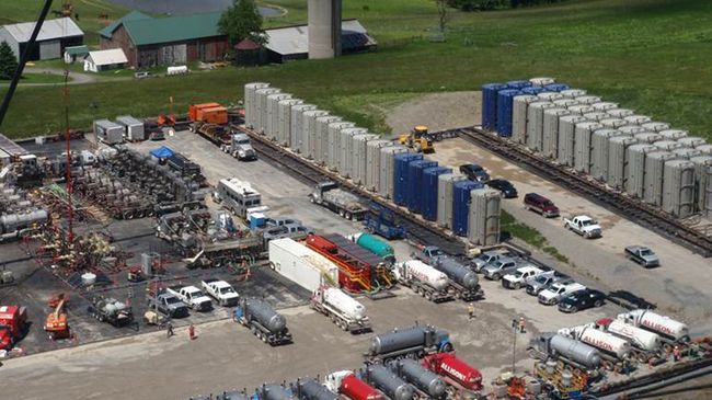 Предприятие по добыче сланцевого газа в Пенсильвании, США Предприятие по добыче сланцевого газа в Пенсильвании, США