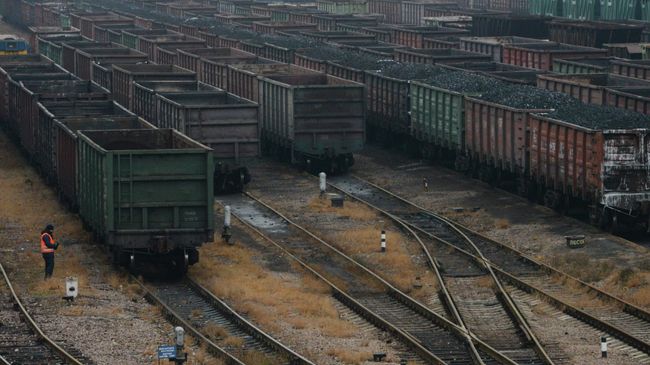 Вагоны с углем в Донецке Вагоны с углем в Донецке