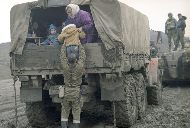 Эвакуация населения из Грозного. 1995 год Эвакуация населения из Грозного. 1995 год