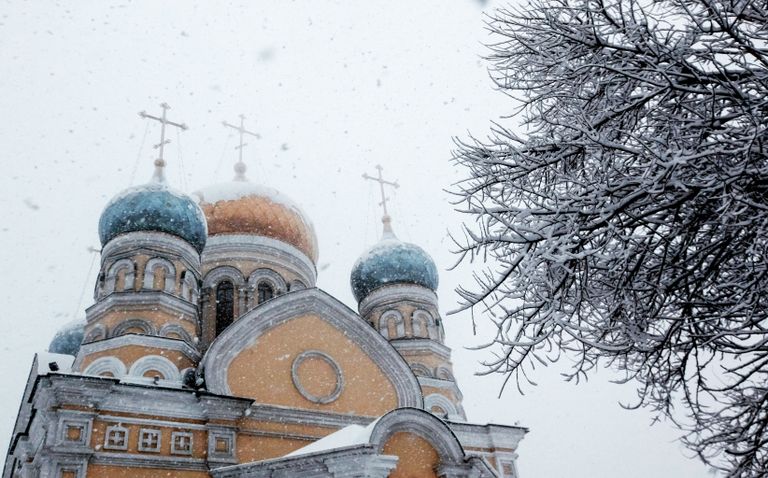 Храм Покрова Пресвятой Богородицы во время снегопада во Владивостоке Храм Покрова Пресвятой Богородицы во время снегопада во Владивостоке