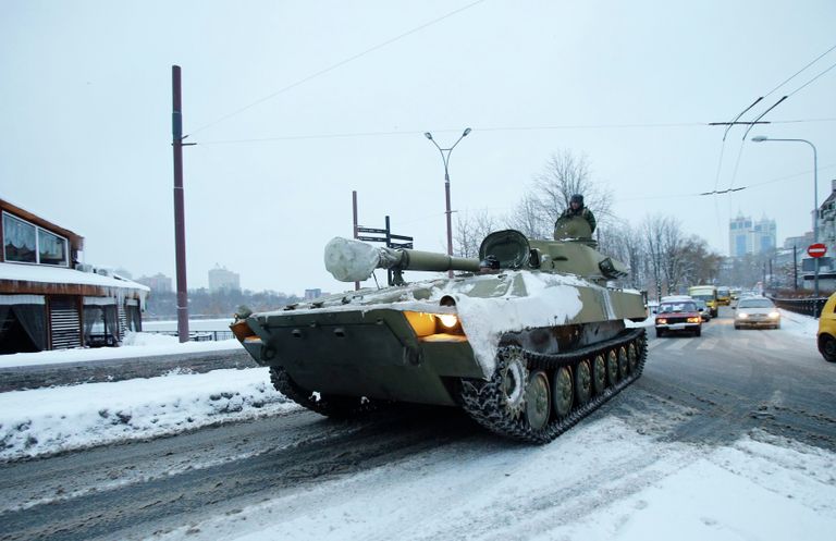 Самоходная гаубица в центре Донецка Самоходная гаубица в центре Донецка