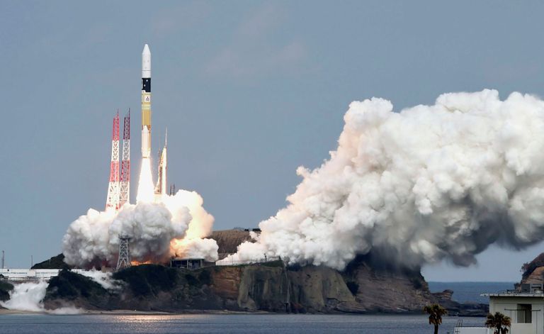 Ракета H-IIA на стартовой площадке Танегасимского космического центра Ракета H-IIA на стартовой площадке Танегасимского космического центра
