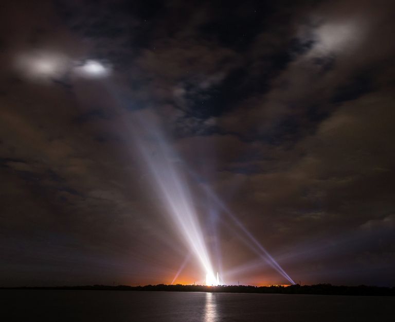 Запуск космического корабля Orion Запуск космического корабля Orion