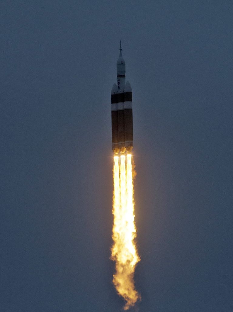 Запуск космического корабля Orion Запуск космического корабля Orion
