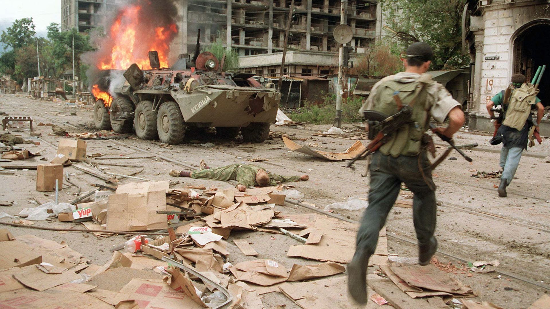 Чеченские боевики во время уличных боев в Грозном в 90-е годы Чеченские боевики во время уличных боев в Грозном в 90-е годы - РИА Новости, 1920, 09.02.2024