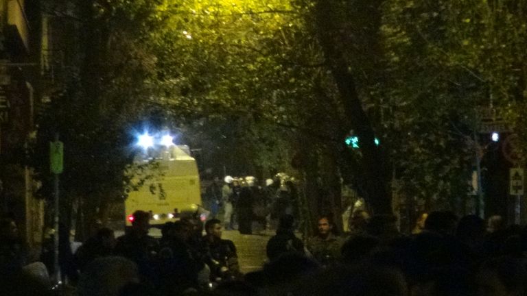 Беспорядки в центре Афин после шествия анархистов Беспорядки в центре Афин после шествия анархистов