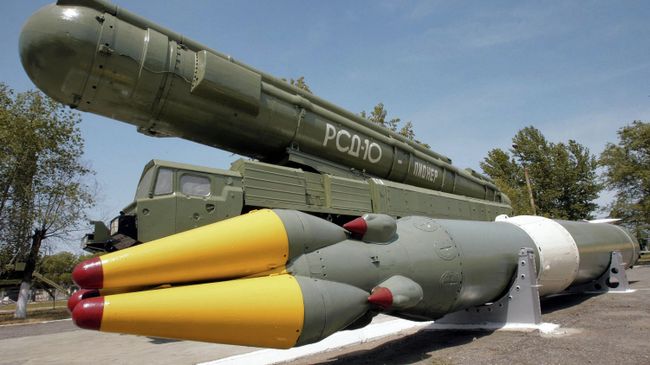 Ракетный комплекс средней дальности РСД-10 ПИОНЕР (по терминологии НАТО - SS-20). Архивное фото