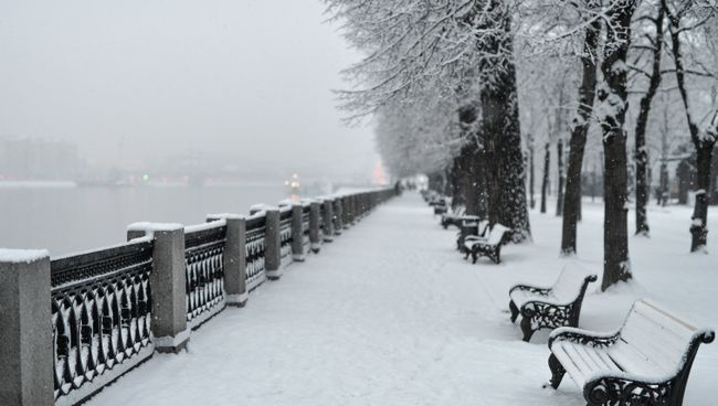 Пушкинская набережная в Парке Горького. Архивное фото Пушкинская набережная в Парке Горького. Архивное фото