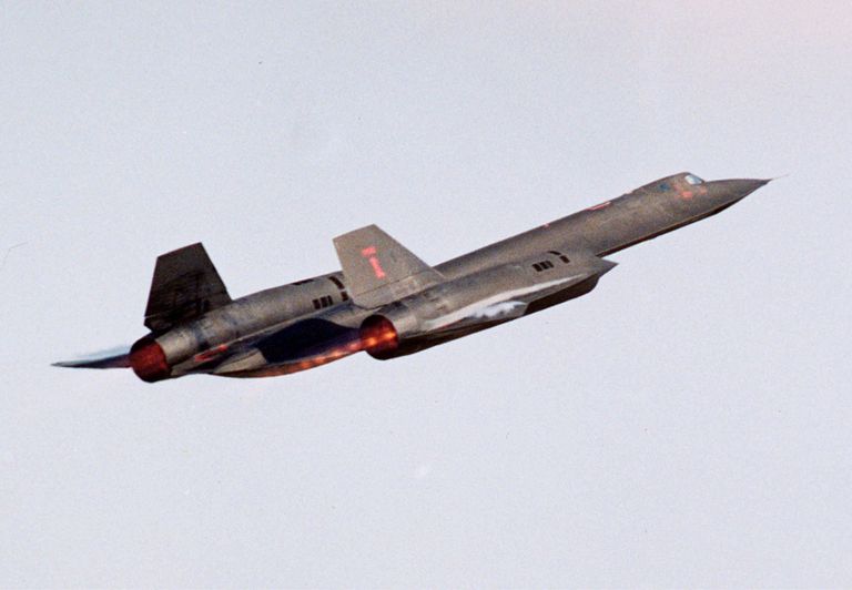 Американский самолет-шпион SR-71 Blackbird Американский самолет-шпион SR-71 Blackbird