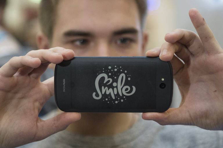 Старт продаж YotaPhone 2 Старт продаж YotaPhone 2