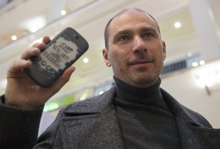 Старт продаж YotaPhone 2 Старт продаж YotaPhone 2