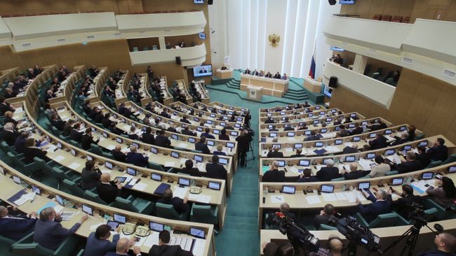Члены Совета Федерации РФ во время пленарного заседания верхней палаты Федерального Собрания Российской Федерации. Архивное фото