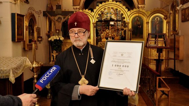 Архиепископ Брюссельский и Бельгийский Симон передает пожертвования жителям Донбасса Архиепископ Брюссельский и Бельгийский Симон передает пожертвования жителям Донбасса