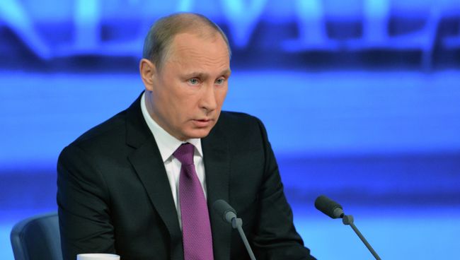 Президент России Владимир Путин на десятой большой ежегодной пресс-конференции Президент России Владимир Путин на десятой большой ежегодной пресс-конференции