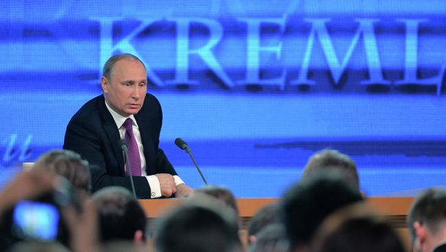 Президент России Владимир Путин на десятой большой ежегодной пресс-конференции Президент России Владимир Путин на десятой большой ежегодной пресс-конференции