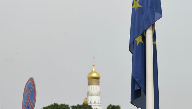 Флаг ЕС у здания представительства Европейского Союза в Москве. Архивное фото Флаг ЕС у здания представительства Европейского Союза в Москве. Архивное фото