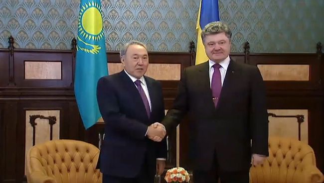Порошенко поблагодарил Назарбаева за позицию поддержки Украины Порошенко поблагодарил Назарбаева за позицию поддержки Украины