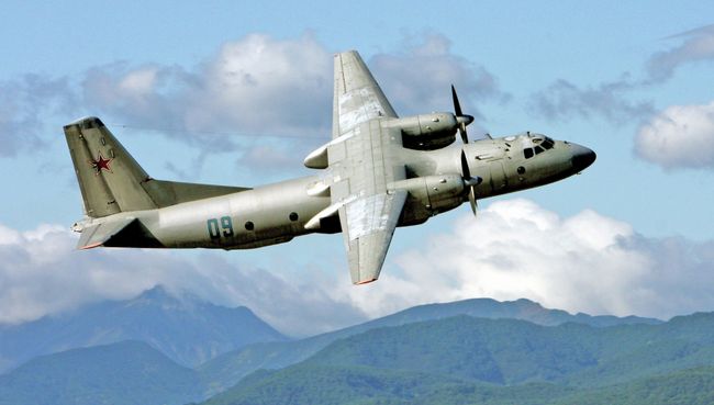 Военно-транспортный самолет Ан-26 в небе над Камчаткой Военно-транспортный самолет Ан-26 в небе над Камчаткой
