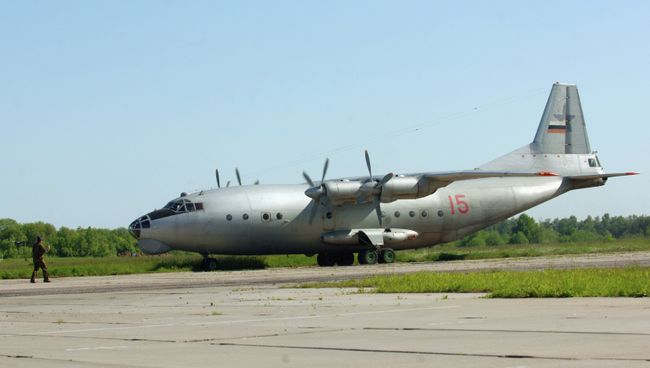 Военно-транспортный самолет Ан-12. Архивное фото Военно-транспортный самолет Ан-12. Архивное фото