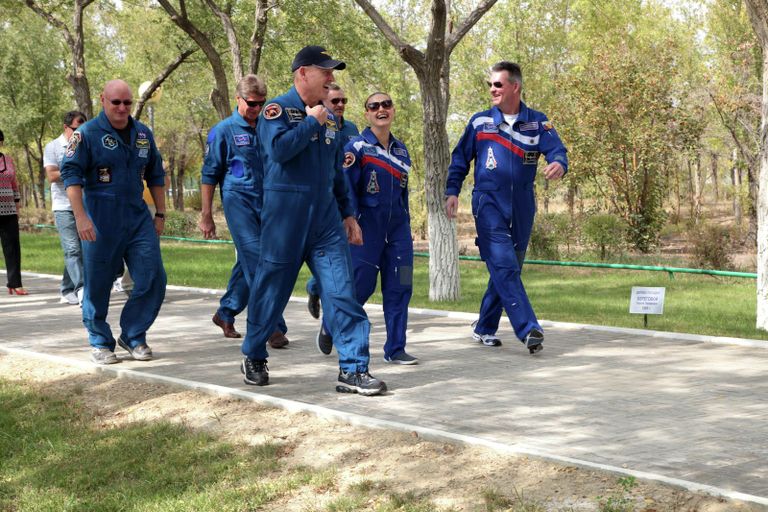 Космонавт Роскосмоса Елена Серова во время подготовки к полету на МКС Космонавт Роскосмоса Елена Серова во время подготовки к полету на МКС
