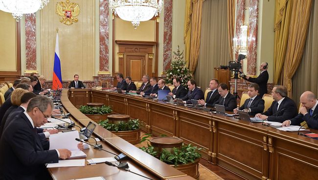 Дмитрий Медведев проводит совещание с членами кабинета министров РФ