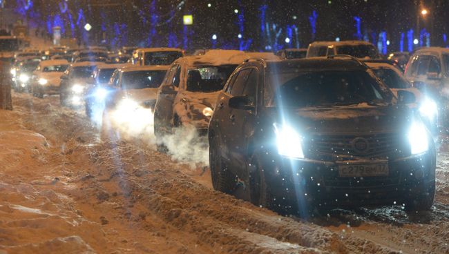 Снегопад в Москве. Архивное фото Снегопад в Москве. Архивное фото