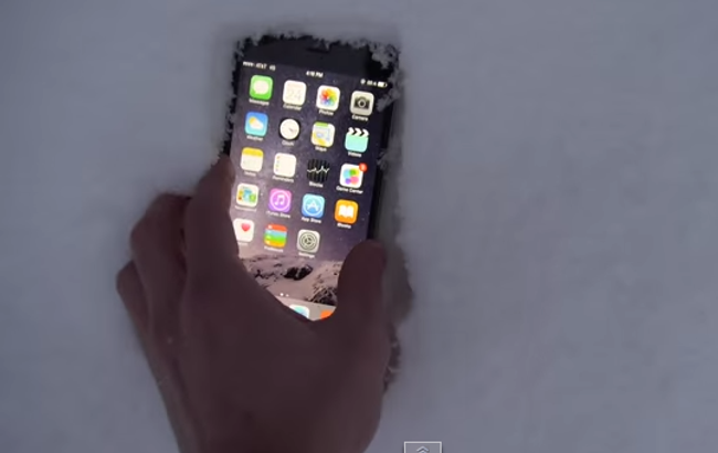 Что будет, если укутать iPhone в снег на 24 часа Что будет, если укутать iPhone в снег на 24 часа