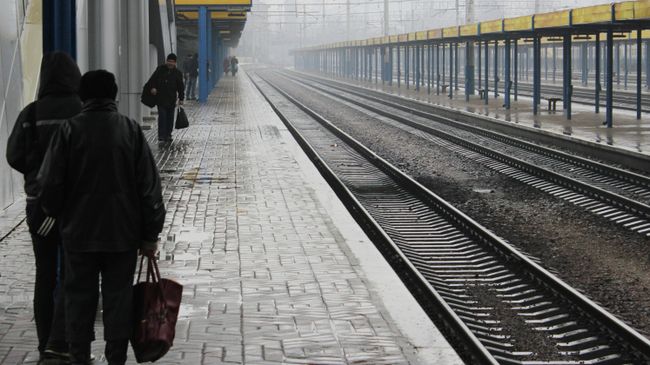 Железнодорожный вокзал Симферополя после прекращения Украиной движения пассажирских поездов через границу с Крымом Железнодорожный вокзал Симферополя после прекращения Украиной движения пассажирских поездов через границу с Крымом