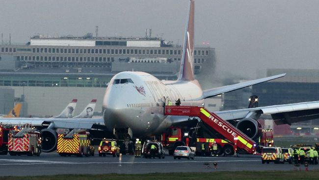 Пассажирский самолет Boeing 747 авиакомпании Virgin Atlantic, совершивший аварийную посадку в лондонском аэропорту Гатвик