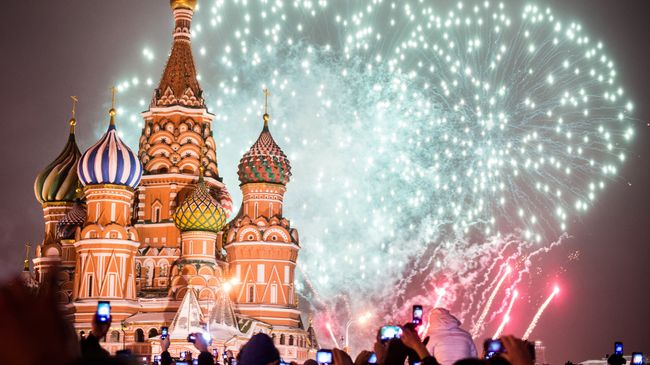 Салют на Красной площади, Москва, Архивное фото
