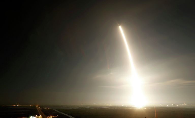 Старт ракеты Falcon 9 с грузовиком SpaceX, 10 января 2015 года 