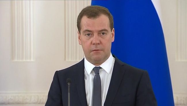 Медведев в День печати вспомнил погибшего на Украине Стенина и его коллег Медведев в День печати вспомнил погибшего на Украине Стенина и его коллег