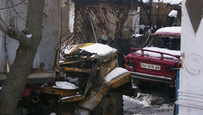 Дом, разрушенный в результате обстрела украинскими силовиками в Донецке. Архивное фото Дом, разрушенный в результате обстрела украинскими силовиками в Донецке. Архивное фото