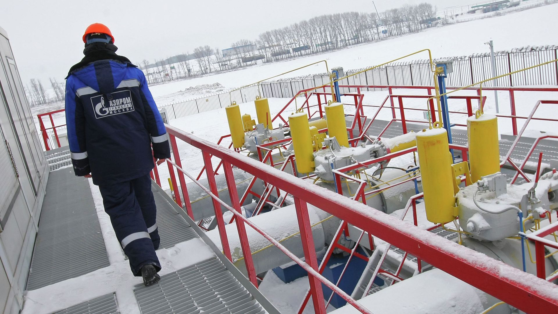 Работник Газпрома на газоизмерительной станции - РИА Новости, 1920, 24.01.2022