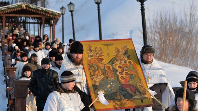 Православные верующие отмечают Крещение Господне Православные верующие отмечают Крещение Господне
