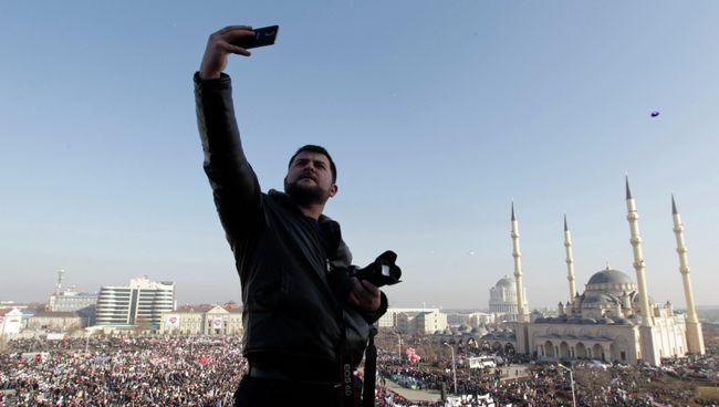 Митинг в защиту исламских ценностей в Грозном Митинг в защиту исламских ценностей в Грозном