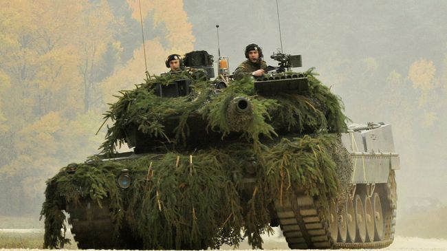 Немецкий военный танк Leopard II Немецкий военный танк Leopard II