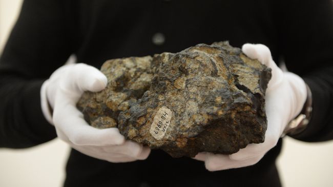 Осколок Челябинского метеорита Осколок Челябинского метеорита