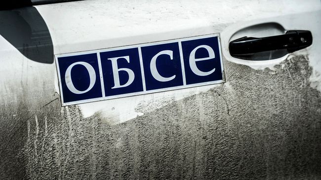 Автомобиль миссии ОБСЕ в Донецкой области, Украина. Архивное фото Автомобиль миссии ОБСЕ в Донецкой области, Украина. Архивное фото