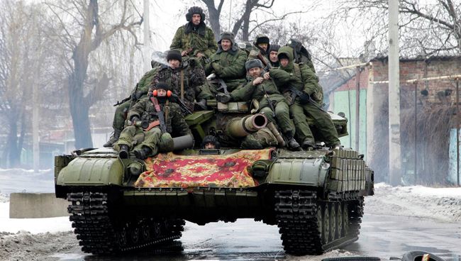 Ополченцы на танке на окраине Донецка. 22 января 2015 Ополченцы на танке на окраине Донецка. 22 января 2015