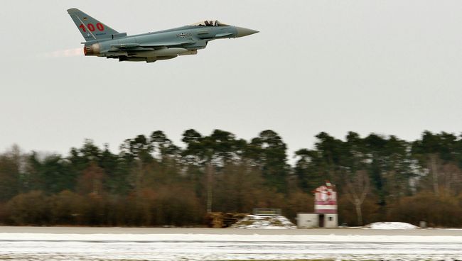 Самолет Eurofighter Typhoon. Архивное фото Самолет Eurofighter Typhoon. Архивное фото