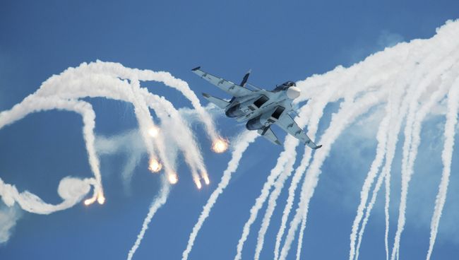 Многоцелевой истребитель Су-30. Архивное фото Многоцелевой истребитель Су-30. Архивное фото