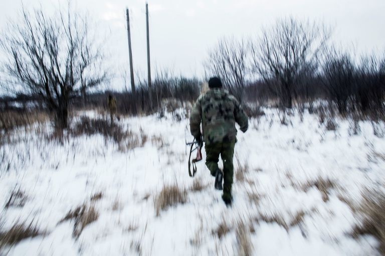 Ополченцы Донецкой народной республики патрулируют территорую возле города Дебальцево Ополченцы Донецкой народной республики патрулируют территорую возле города Дебальцево