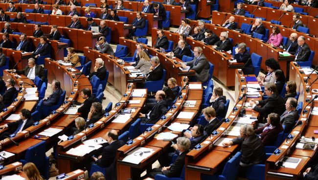 Делегаты в зале на пленарном заседании Парламентской ассамблеи Совета Европы (ПАСЕ). Архивное фото Делегаты в зале на пленарном заседании Парламентской ассамблеи Совета Европы (ПАСЕ). Архивное фото
