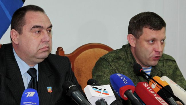 Главы самопровозглашенных Луганской и Донецкой народных республик Игорь Плотницкий и Александр Захарченко. Архивное фото Главы самопровозглашенных Луганской и Донецкой народных республик Игорь Плотницкий и Александр Захарченко. Архивное фото