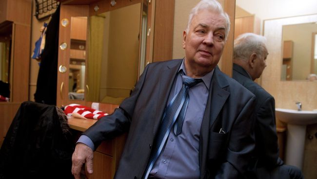 Актер Михаил Державин перед началом юбилейного вечера, посвященного 75-летию Центрального Дома актера. Архивное фото Актер Михаил Державин перед началом юбилейного вечера, посвященного 75-летию Центрального Дома актера. Архивное фото
