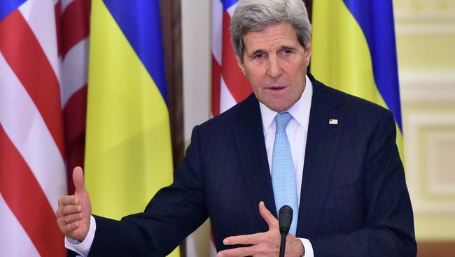 Государственный секретарь США Джон Керри во время визита в Киев